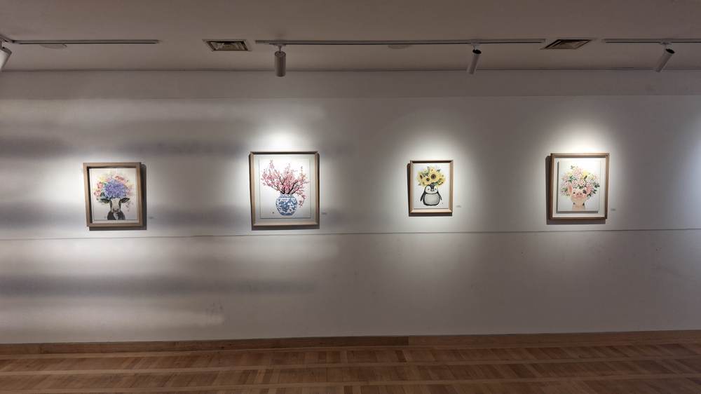 벽면 — 수국·매화·해바라기